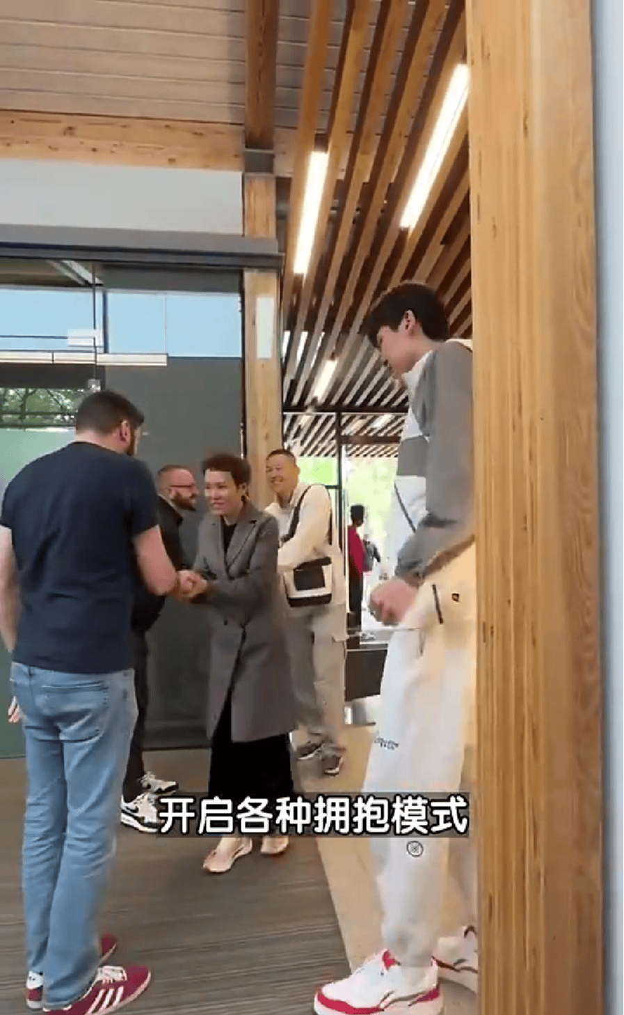 九游体育网页版-微微一笑赢信任~杨瀚森称做得不够好比卢普斯：哪里做得很好的简单介绍