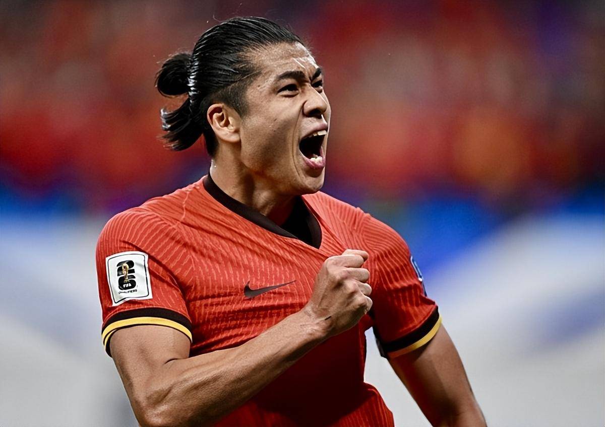 包含东亚杯-张玉宁失单刀国足0-2不敌日本遭两连败的词条