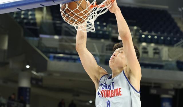 杨瀚森15分3板2帽NBA夏联开拓者击败鹈鹕(开拓者与鹈鹕)