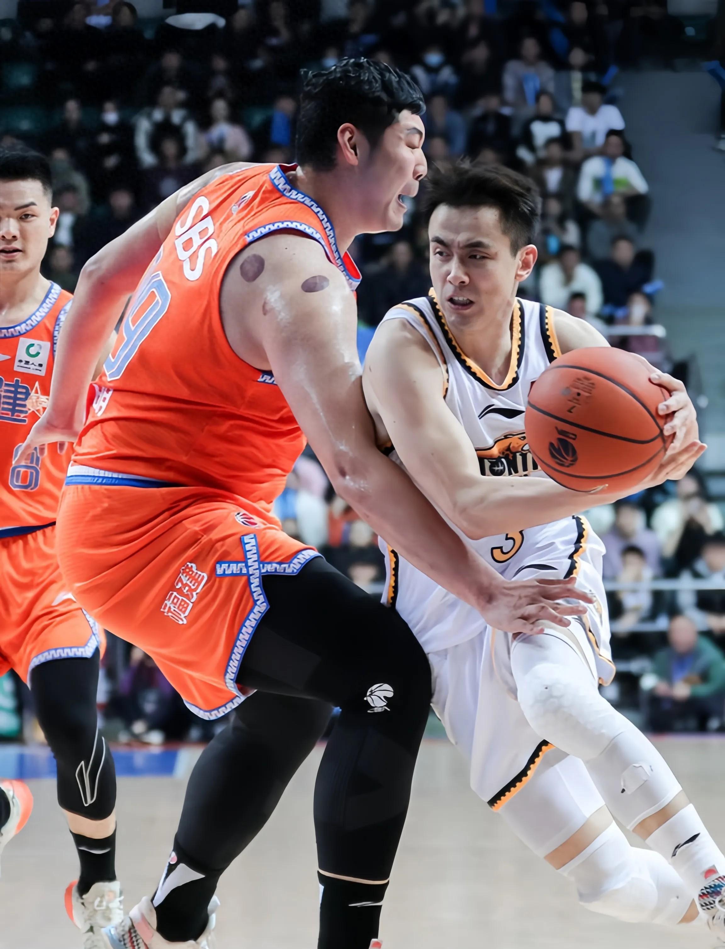 韩德君17+14辽宁险胜宁波原帅20分山西胜上海(辽宁今晚比赛韩德君去哪了)