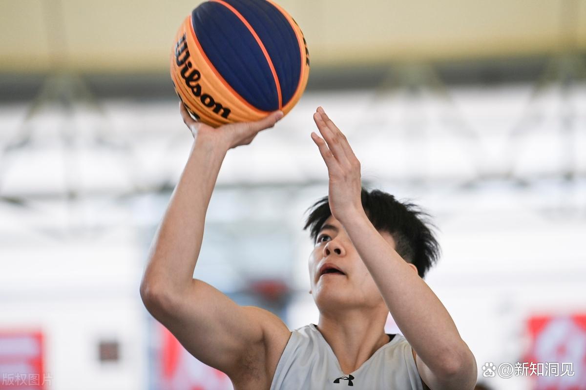 超高效率！杨舒予9投8中&三分2中1攻下17分4板4助(杨舒予各种比赛拿分)