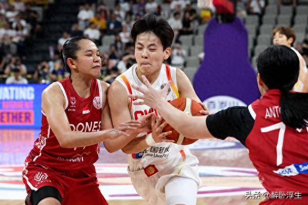 超高效率！杨舒予9投8中&三分2中1攻下17分4板4助(杨舒予各种比赛拿分)